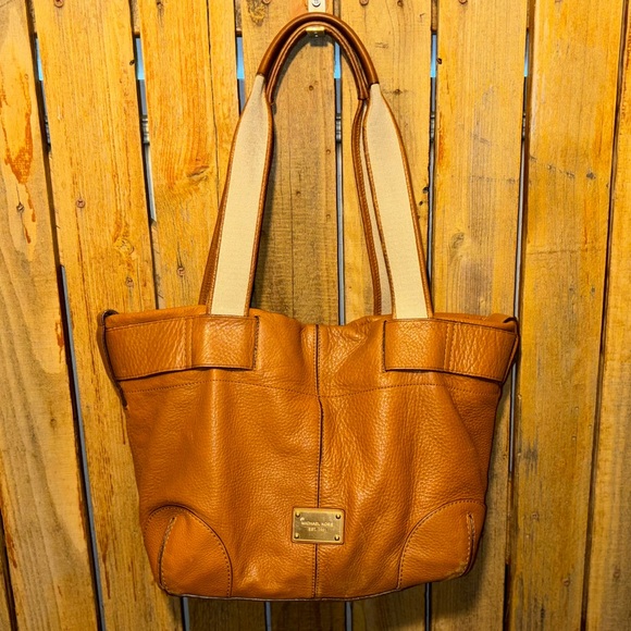 Micheal Kors Brown Leather Shoulder Bag - Picture 9 of 13